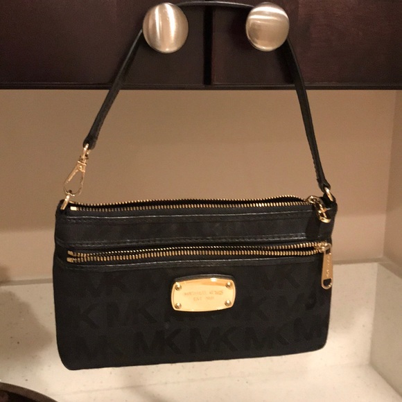 Michael Kors wristlet - Picture 7 of 7